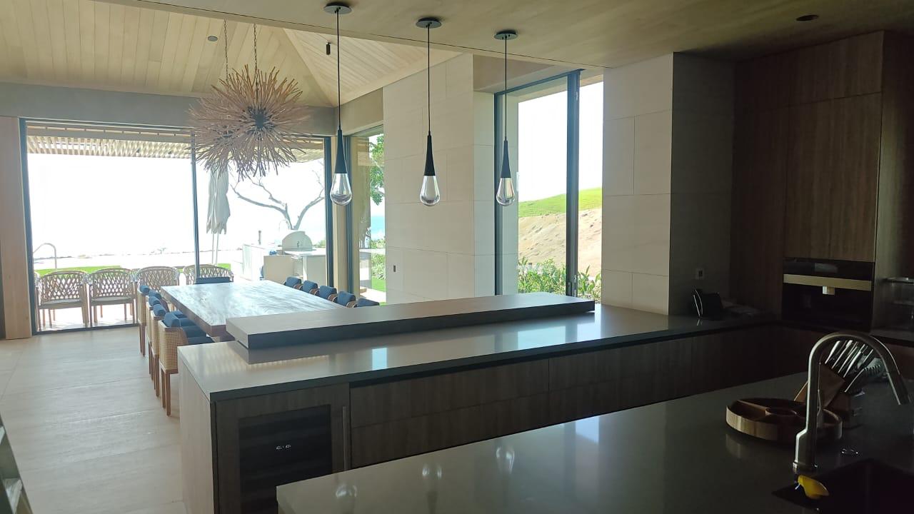 Cocina con vista al mar